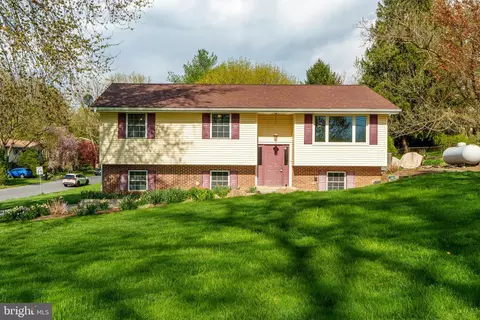 1303 Central Manor Rd, Lancaster, PA 17603