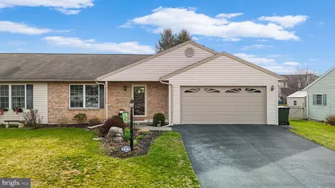 121 Queen Annes Way, Ephrata, PA 17522