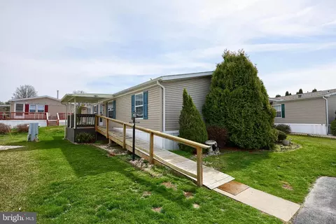 204 Bent Pine Ct N, Lancaster, PA 17603