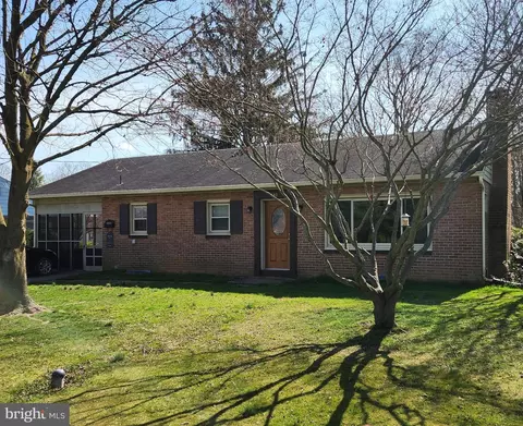 440 Redwood Dr, Lancaster, PA 17603