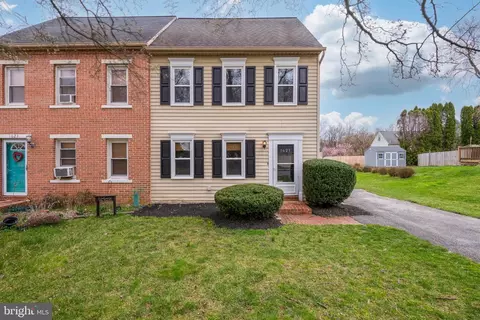 1621 Colchester Dr, Lancaster, PA 17603