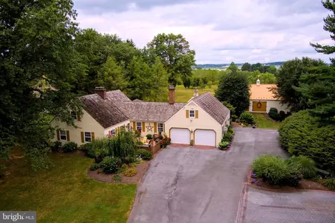 2323 Spruce St, Manheim, PA 17545