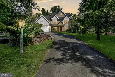 12 Oakbrook Ln, Elizabethtown, PA 17022