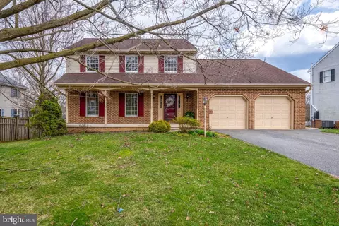 13 Strawberry Ln, Lancaster, PA 17602