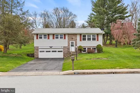 134 Bomberger Rd, Akron, PA 17501