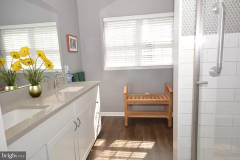 Bath - 280 Cambridge Ln, Lititz, PA 17543 photo 1 of 3