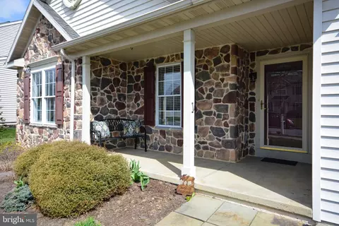 Exterior - 280 Cambridge Ln, Lititz, PA 17543 photo 4 of 5