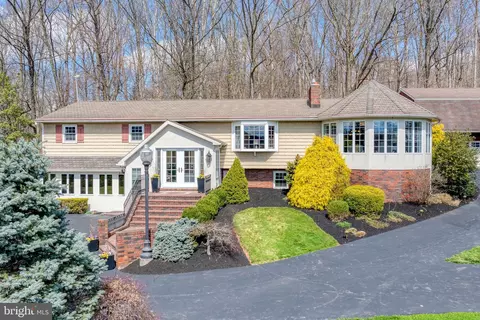 240 Pine View Dr, Denver, PA 17517