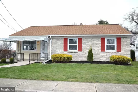 591 W Broad St, New Holland, PA 17557