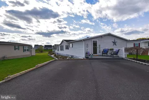 50 Makenna Ave, New Holland, PA 17557