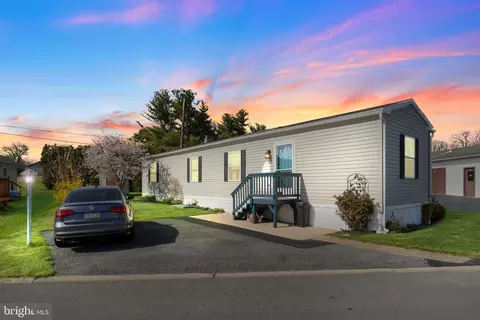 14 Circle Dr, Columbia, PA 17512