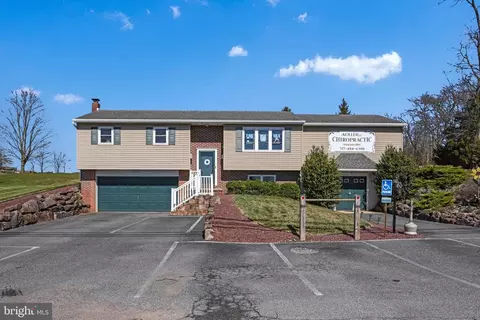 2740 N Reading Rd, Reinholds, PA 17569
