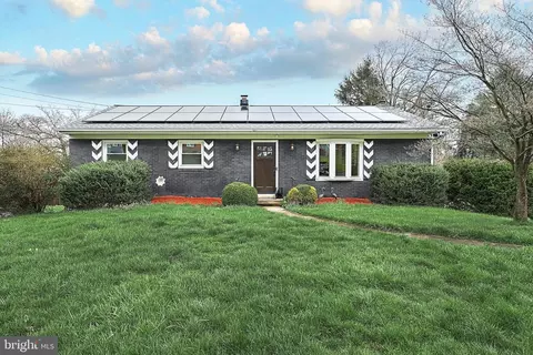 3161 Parker Dr, Lancaster, PA 17601