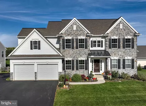 325 Deerfield Dr, East Earl, PA 17519