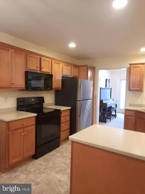 Kitchen - 632 Courthouse Cir, Lititz, PA 17543 photo 1 of 7
