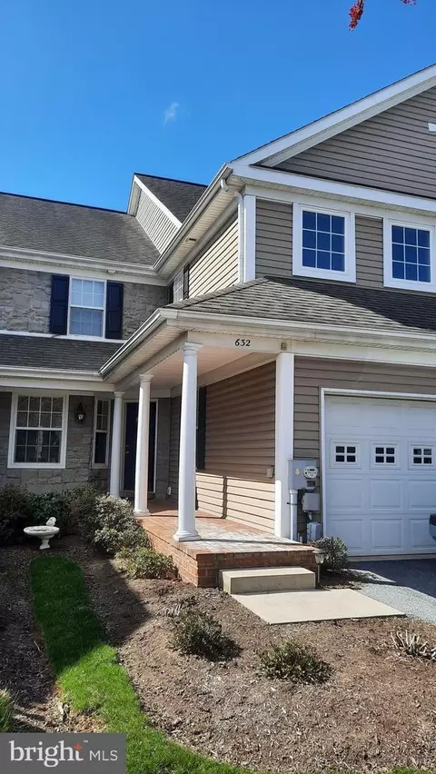 Exterior - 632 Courthouse Cir, Lititz, PA 17543 photo 1 of 12