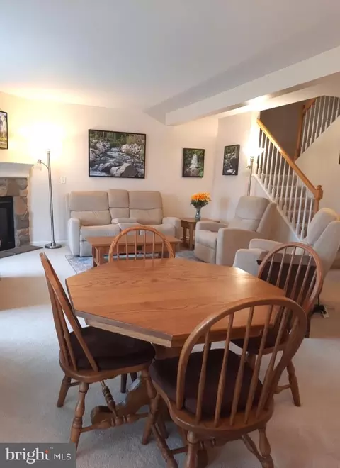 Living - 632 Courthouse Cir, Lititz, PA 17543 photo 2 of 5