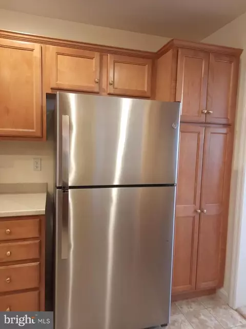 Kitchen - 632 Courthouse Cir, Lititz, PA 17543 photo 5 of 7