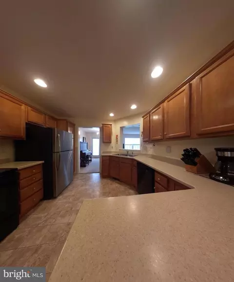 Kitchen - 632 Courthouse Cir, Lititz, PA 17543 photo 6 of 7