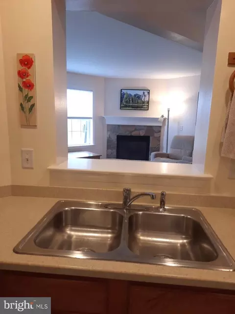Kitchen - 632 Courthouse Cir, Lititz, PA 17543 photo 7 of 7