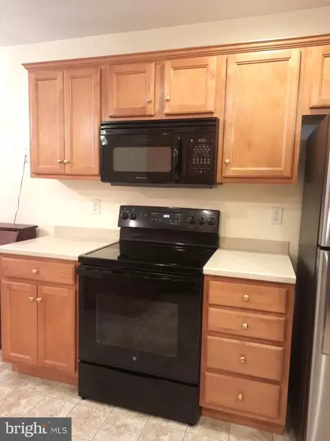 Kitchen - 632 Courthouse Cir, Lititz, PA 17543 photo 4 of 7