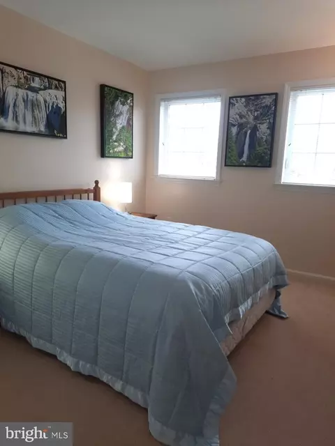 Bedroom - 632 Courthouse Cir, Lititz, PA 17543 photo 7 of 9
