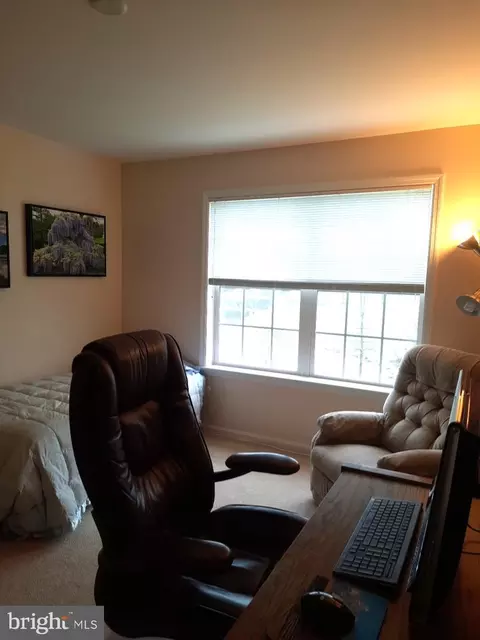Bedroom - 632 Courthouse Cir, Lititz, PA 17543 photo 4 of 9
