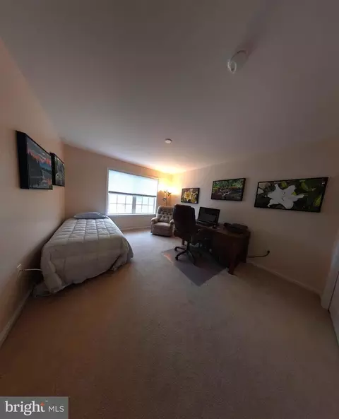 Bedroom - 632 Courthouse Cir, Lititz, PA 17543 photo 3 of 9