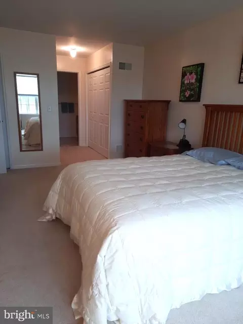 Bedroom - 632 Courthouse Cir, Lititz, PA 17543 photo 2 of 9