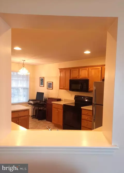 Living - 632 Courthouse Cir, Lititz, PA 17543 photo 1 of 5