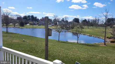 632 Courthouse Cir, Lititz, PA 17543