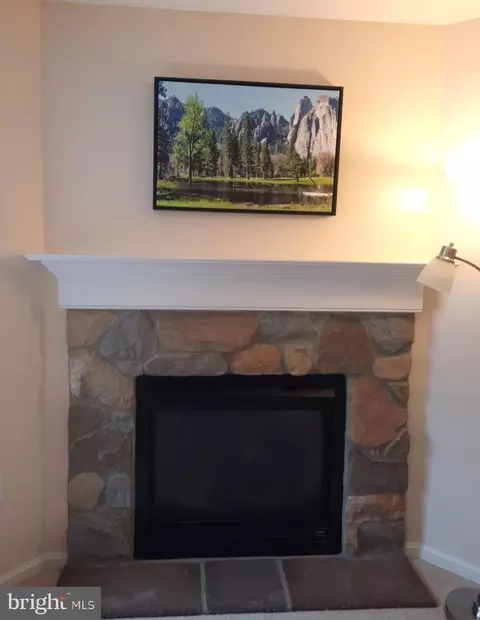 Living - 632 Courthouse Cir, Lititz, PA 17543 photo 3 of 5