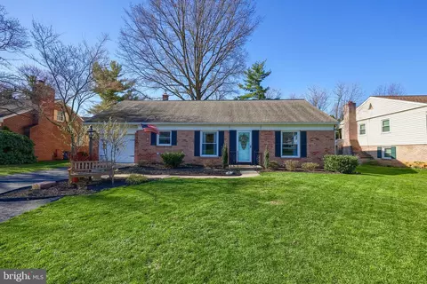 1654 Santa Barbara Dr, Lancaster, PA 17601