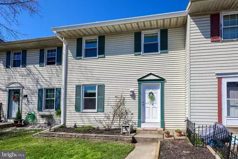 155 Stone House Ln, Columbia, PA 17512
