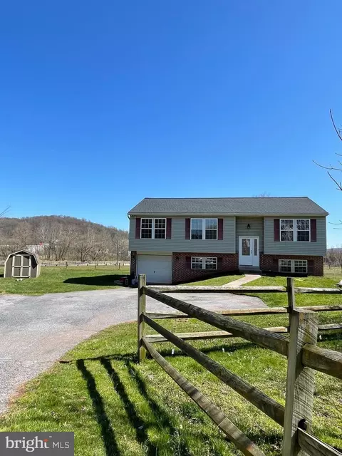 1385 Perry Dr, Denver, PA 17517