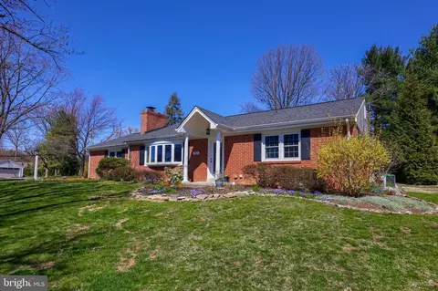142 Saint Thomas Rd, Lancaster, PA 17601