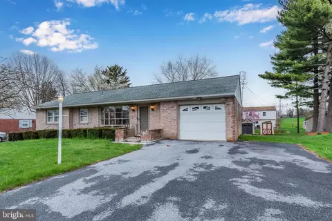 809 Eden Rd, Lancaster, PA 17601
