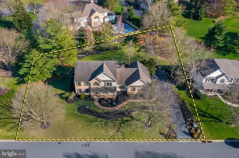 Exterior - 372 Millpond Dr, Lititz, PA 17543 photo 2 of 7