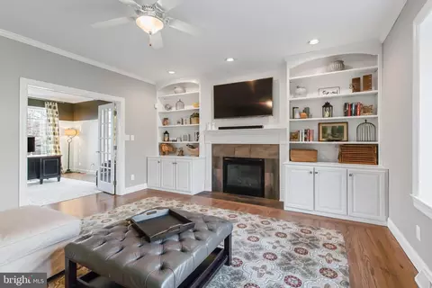 Living - 372 Millpond Dr, Lititz, PA 17543 photo 1 of 5