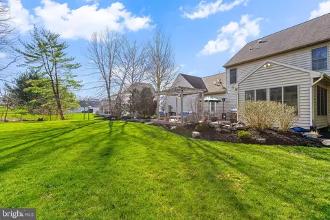 Exterior - 372 Millpond Dr, Lititz, PA 17543 photo 6 of 7