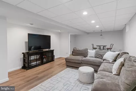 Living - 372 Millpond Dr, Lititz, PA 17543 photo 5 of 5