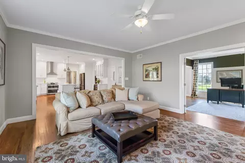 Living - 372 Millpond Dr, Lititz, PA 17543 photo 2 of 5