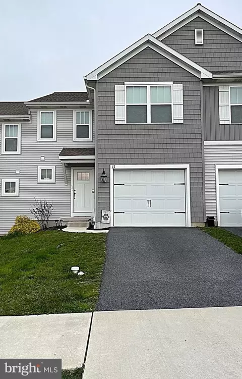 13 Southside Dr, Willow Street, PA 17584