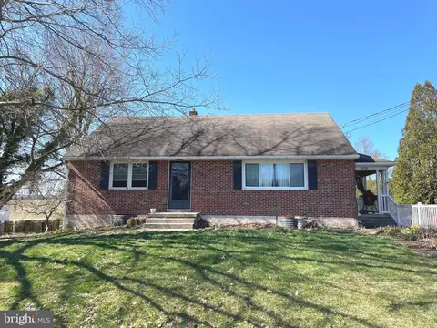 325 Galen Hall Rd, Reinholds, PA 17569
