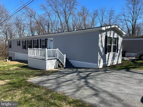 670 26 Hempfield Hill Rd, Columbia, PA 17512