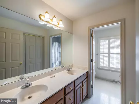 Bath - 161 Kings Gate Dr, Lititz, PA 17543 photo 6 of 7