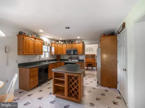 Kitchen - 161 Kings Gate Dr, Lititz, PA 17543 photo 2 of 3