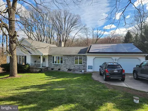 606 Glenwood Dr, Ephrata, PA 17522