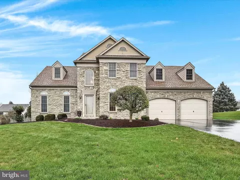 517 E Conestoga St, New Holland, PA 17557