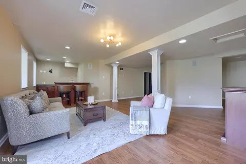 Living - 323 Bowyer Ln, Lititz, PA 17543 photo 7 of 8